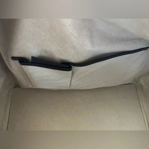 MCM FUNKY ZEBRA WEEKENDER TRAVEL BAG - Picture 10 of 16